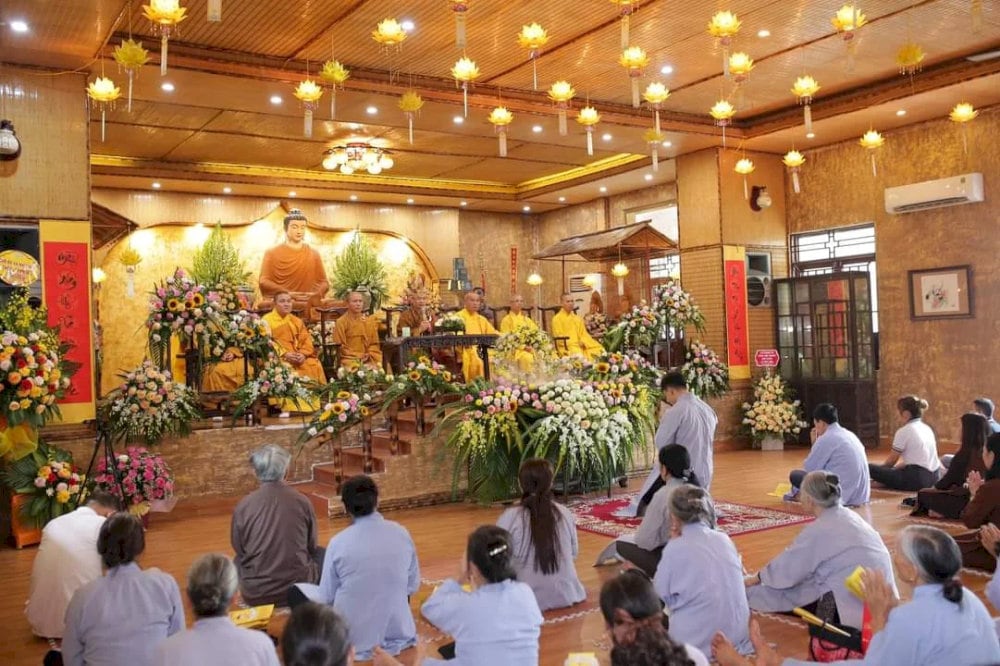 Du khách có thể tham gia các buổi giảng pháp